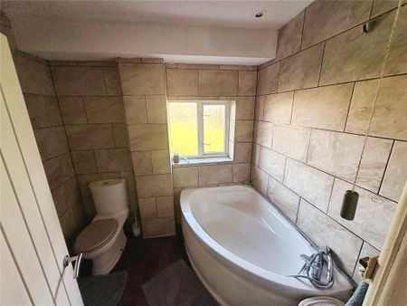 3 bedroom terraced house to rent - Photo 5