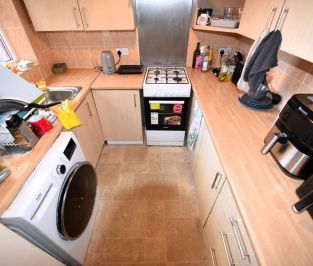 5 bedroom House in Hessle View, Leeds - Photo 5