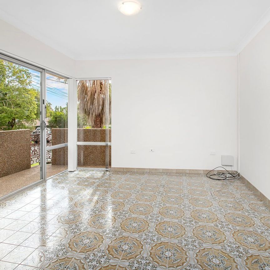 Freshly Updated Unit in the Heart of Woonona - Photo 1