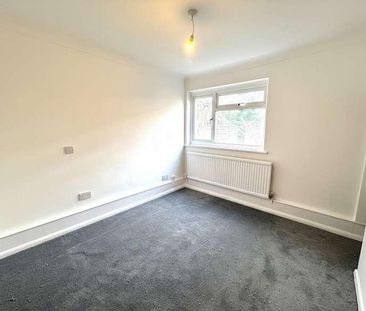 Mayfield Road, Farnborough, GU14 - Photo 3