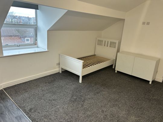 Room in a Shared House, Trafalgar Road, CH44 - Photo 1