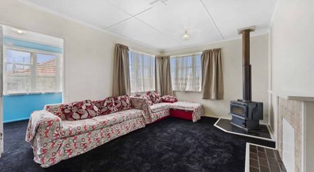 Roslyn - 3 Bedrooms - Photo 2