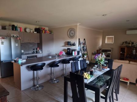Upper Coomera - Photo 2