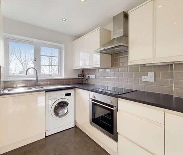 Holly Lodge, Winchmore Hill, London, N21 - Photo 1