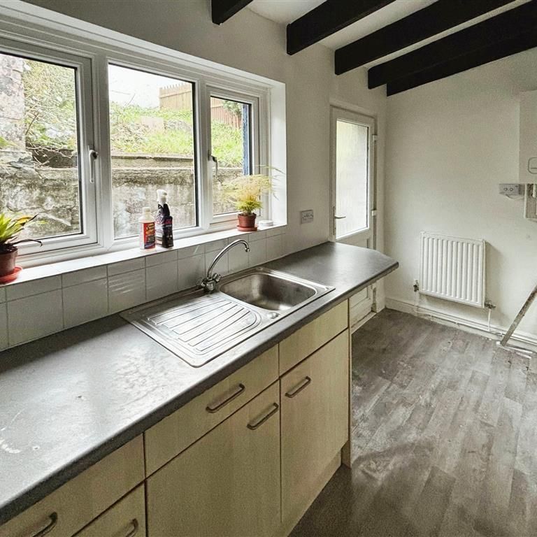 Jubilee Road, Six Bells, ABERTILLERY - Photo 1