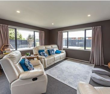 Family friendly home in a great location - Photo 2