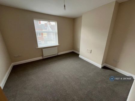 3 bedroom end of terrace house to rent - Photo 2