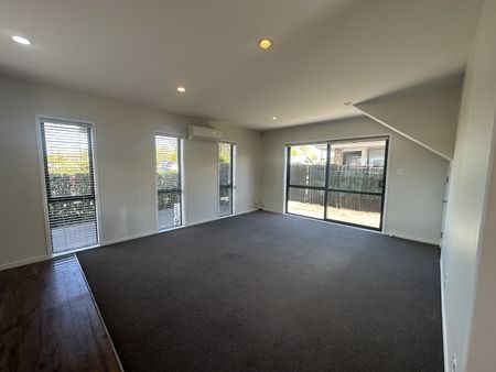 Modern 2 Double Bedroom 2 Storey Townhouse - Photo 2