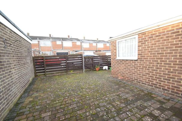 3 bedroom terraced house to rent - Photo 1