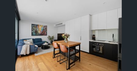 Light-Filled Boutique Retreat in the Heart of Richmond - Fully Furnished! - Photo 5