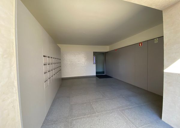 Apartamento T1 para Arrendamento com Varanda e Lugar de Estacionamento em Paranhos