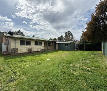 8 Brooks Street, Bright - Photo 2