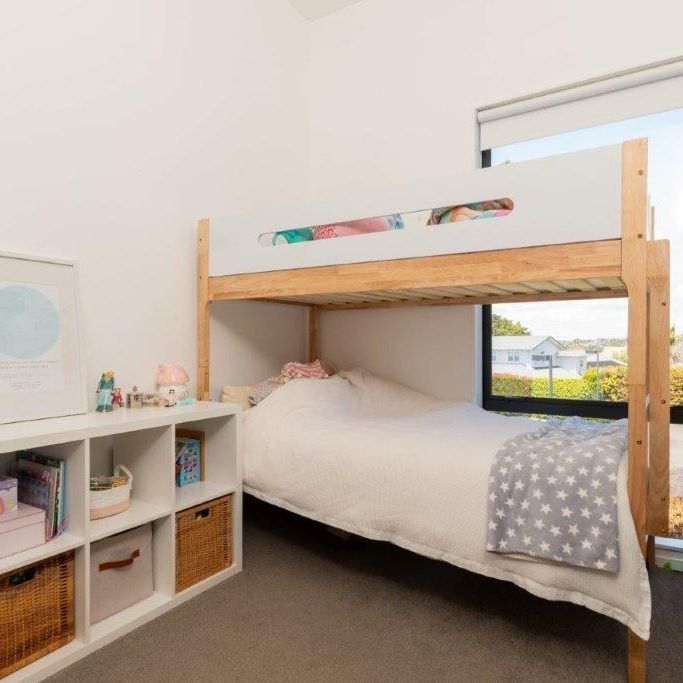 Warm and Inviting St Vincents Ave Beauty - Photo 1