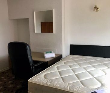 4 bedroom terraced house to rent - Photo 3