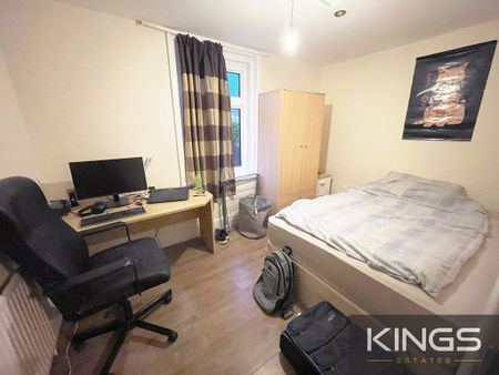 3 bedroom flat to rent - Photo 3