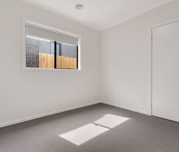 Warmth, Comfort & Space in This Inviting Home - Photo 2