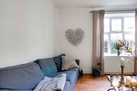 3 Bed Flat, Aylmer Court, N2 - Photo 2