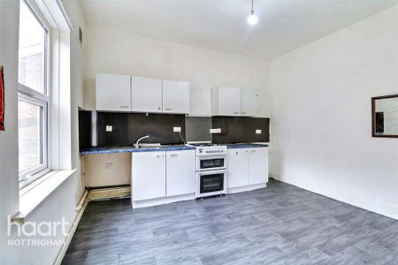 3 bedroom flat to rent - Photo 3