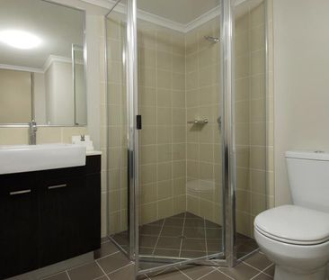 STUNNING 2 BED 2 BATH APARTMENT - Photo 5