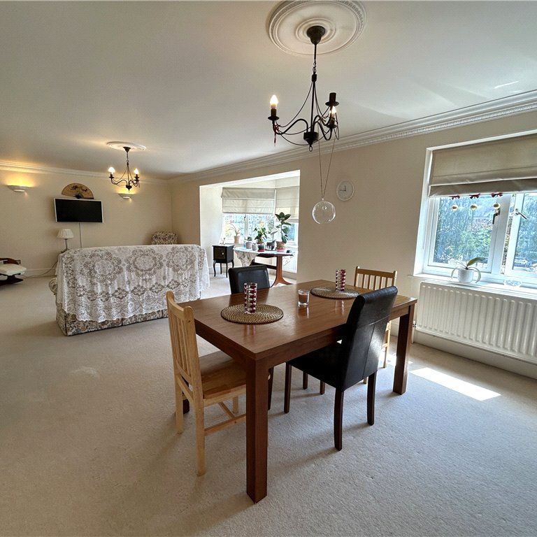St. Davids Drive, Englefield Green, Egham, Surrey, TW20 0BA - Photo 1