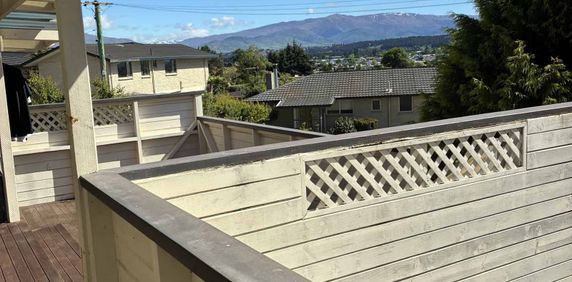 Spacious Family Home with Versatile Living Options - Photo 2