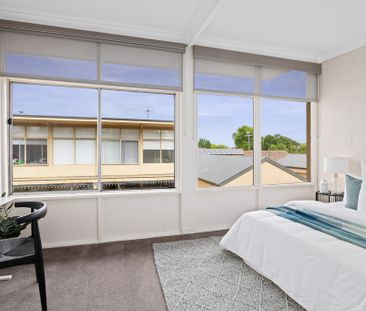 Charming 2-storey Townhouse - Photo 4