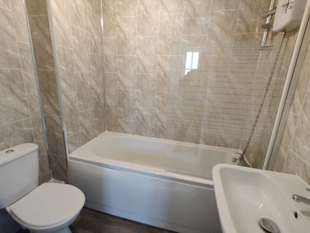 2 bedroom semi-detached house to rent - Photo 5