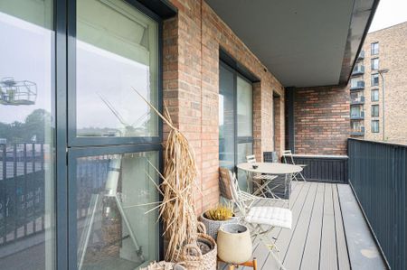 3 bedroom flat to rent - Photo 4