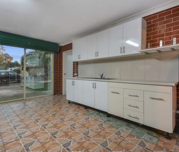 COMPLETE FAMILY HOME WITH ENTERTAINERS DREAM! - Photo 5