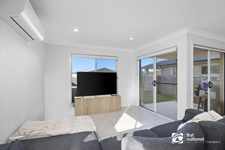 STUNNING FAMILY HOME IN REDLAND BAY! - Photo 2