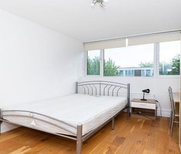 4 bedroom flat to rent - Photo 1