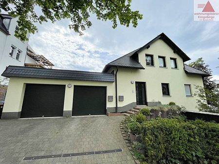 Großzügige Traumwohnung mit Garage, Terrasse & Kamin auf dem Zeller Berg - Photo 4