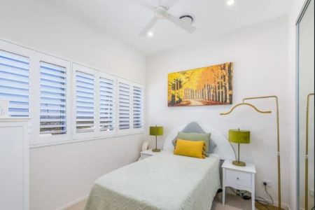 Top-Floor Waterfront Penthouse with Marina & Hinterland Views - Anchorage Apartments, Hope Island - Photo 4