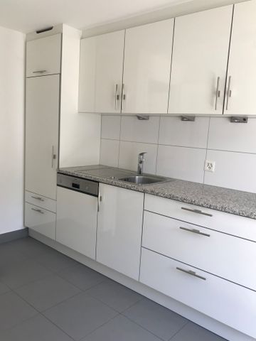 Sonnige, frisch sanierte 3-Zimmer-Wohnung mit Balkon in Liestal - Photo 3