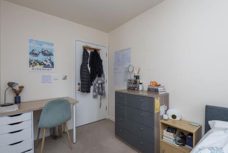 3 bedroom flat to rent - Photo 5