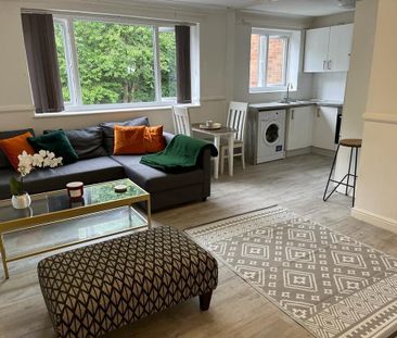 1 Bed Flat, Heath View, M7 - Photo 3