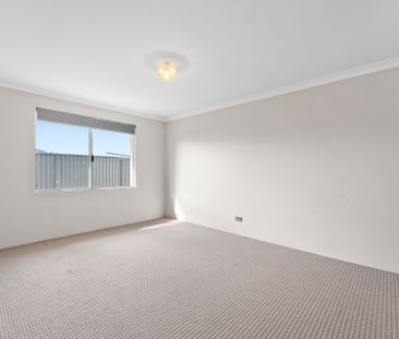 Large 4 x 2 Family Home in Baldivis - Photo 6
