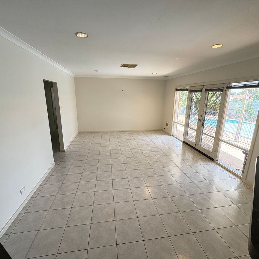 Massive Family Home with a Pool in Hannans! - Photo 1