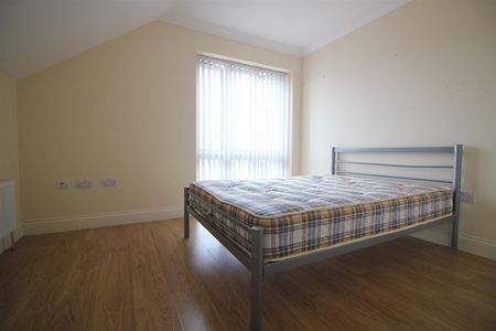 Bennetts Yard, Uxbridge - Photo 2