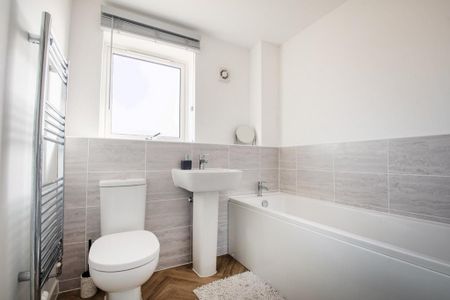 2 bedroom penthouse to rent - Photo 2