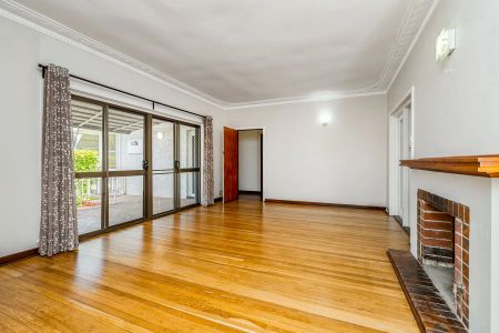 CHARMING HOME - Photo 3