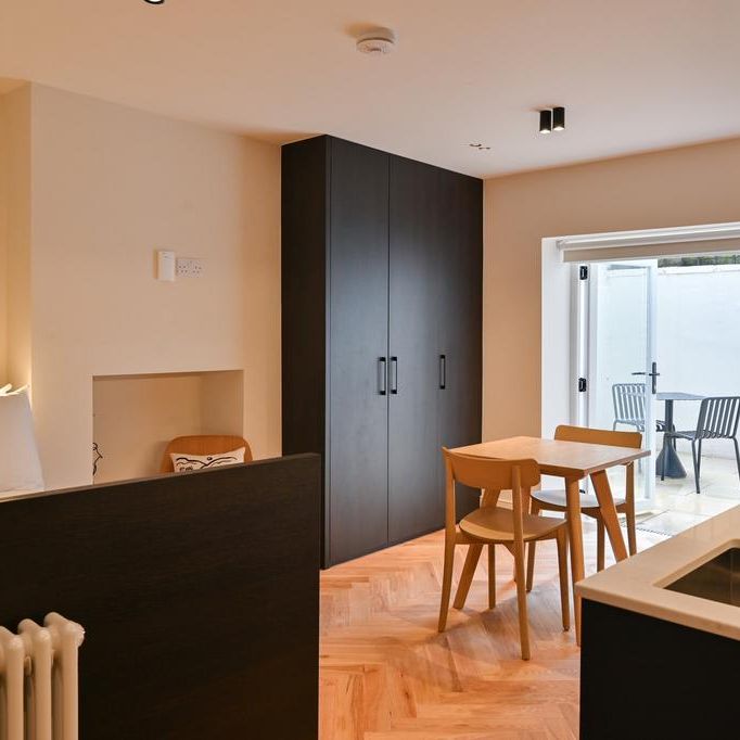 Studio to rent - Photo 1