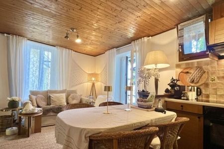 RESERVED Charming fully furnished village house with garden and lake views - Photo 2