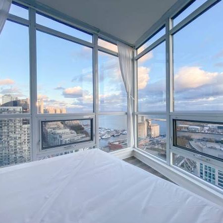 Stunning City & Lakeview 2BR 2BA Condo Downtown (Fleet St) - Photo 1