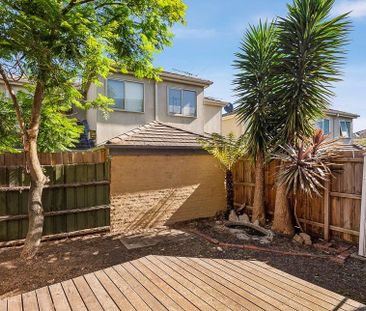 Spacious Two-Bedroom Home in the Heart of Balwyn - Photo 5