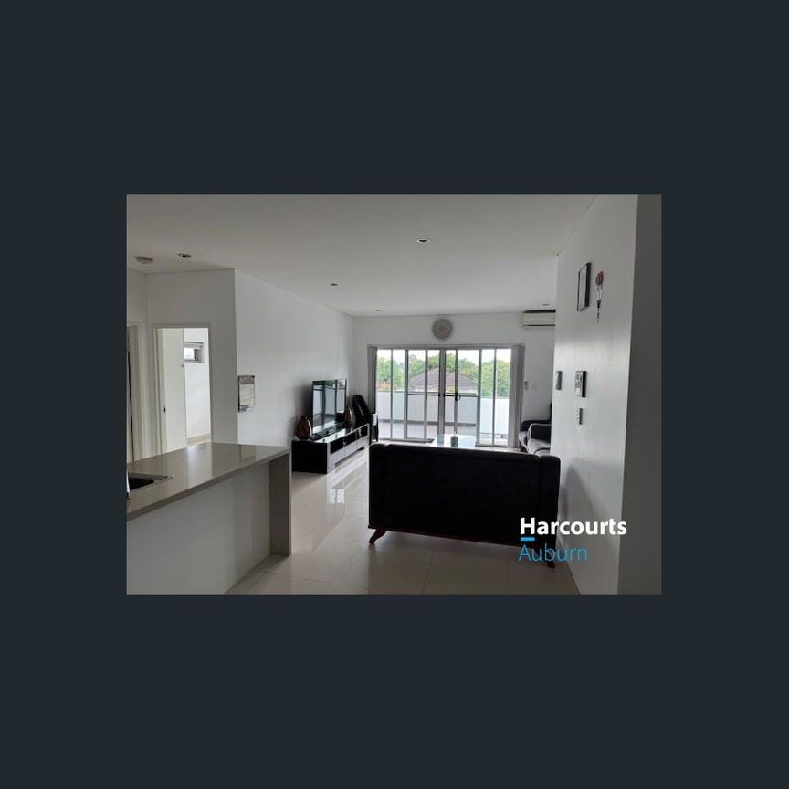 WELL-PRESENTED 2 BEDROOM UNIT UNIT - Photo 1