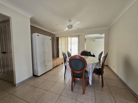 STUNNING THREE BEDROOM HOME - Photo 3