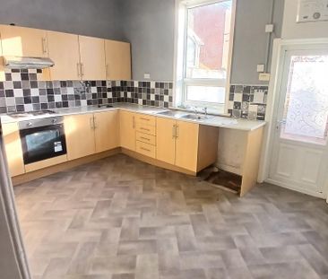 2 bedroom terraced house to rent - Photo 4