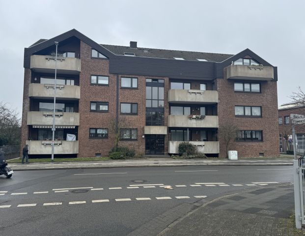 Großzügige stadtnahe und gepflegte 3 Zimmer Wohnung mit großer Loggia in Moers - Foto 1