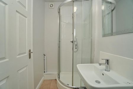 1 bedroom Flat To Let - Photo 3